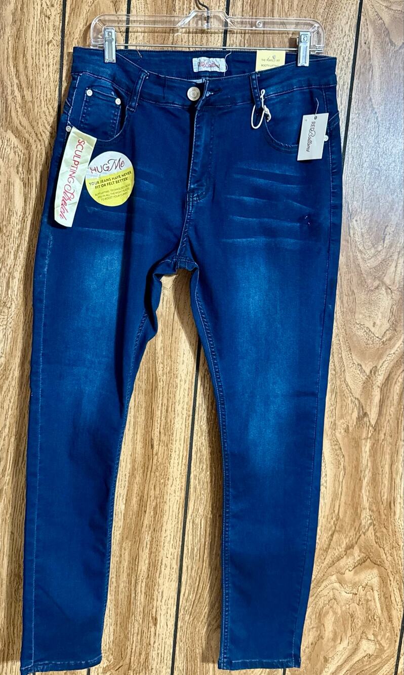 NWT Red Bottoms Women’s Mid Rise Skinny Fit Jeans Size 18 Reg $56
